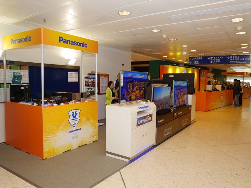 現場提供多款影音家電及健康美容產品供會員以優惠價選購，讓馬會會員在賞馬之餘，更可用享受購物的樂趣。